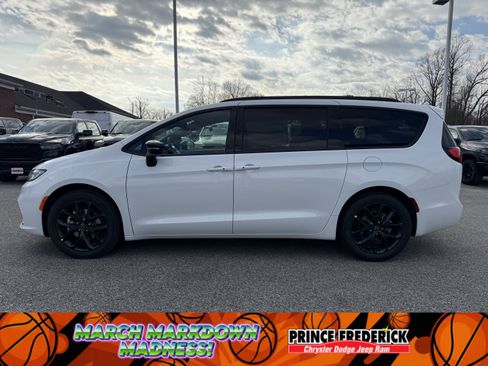 New 2026 Chrysler Pacifica Select image 6
