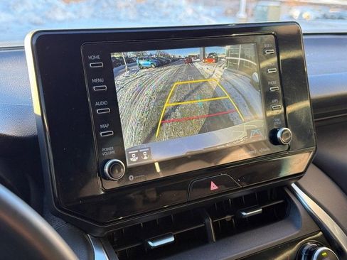 Used 2022 Toyota Venza LE image 23