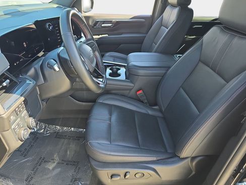 Used 2025 Chevrolet Suburban RST w/ Comfort Package AWD/4WD image 19