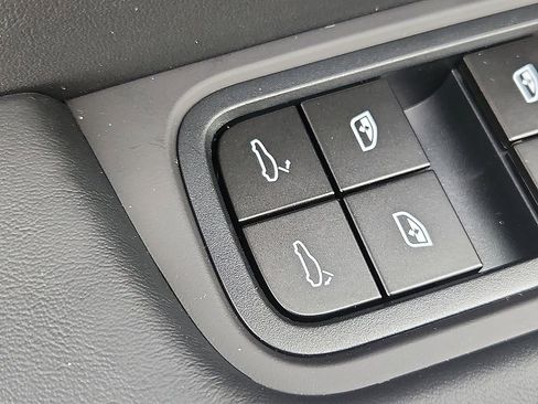 New 2026 Porsche Cayenne Coupe image 21