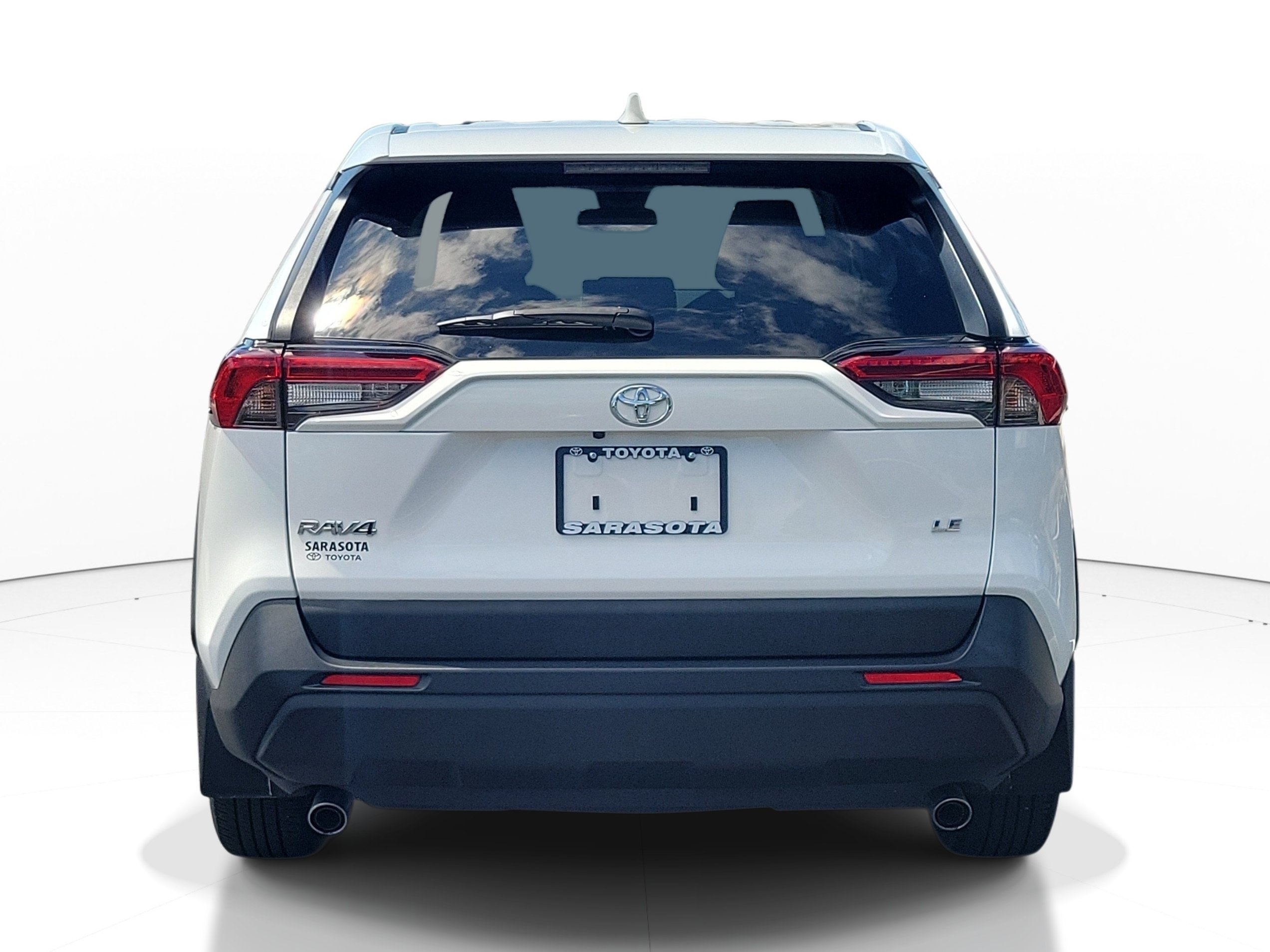 Used 2024 Toyota RAV4 LE FWD image 5