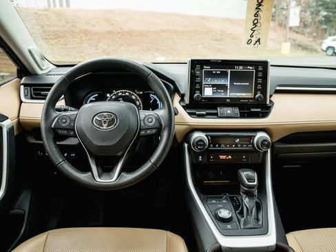 Certified 2021 Toyota RAV4 Limited image 13