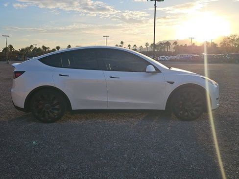Used 2023 Tesla Model Y Performance image 4