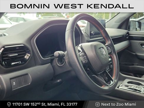 Used 2025 Honda Pilot Sport image 9