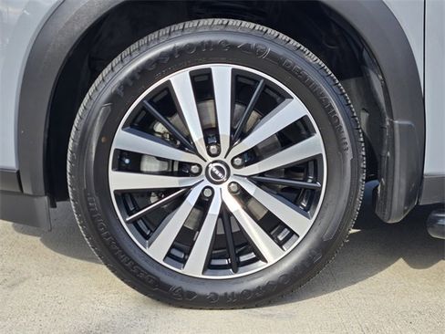 Used 2023 Nissan Pathfinder Platinum w/ Cargo Package image 10