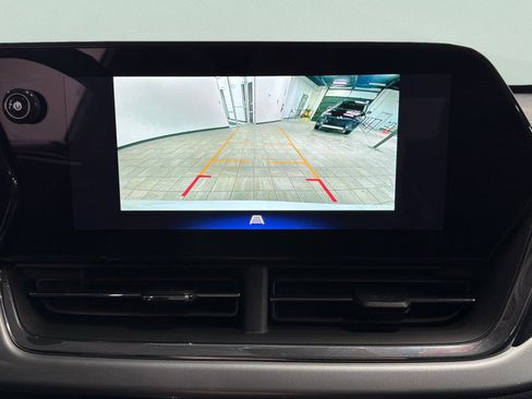 Used 2025 Chevrolet Trax LT w/ LT Convenience Package image 22