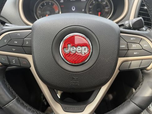 Used 2018 Jeep Cherokee Limited AWD/4WD image 31