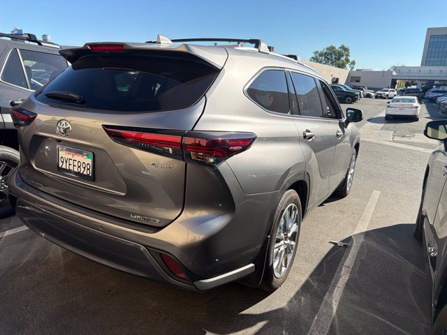 Certified 2026 Toyota Highlander Limited AWD/4WD image 9