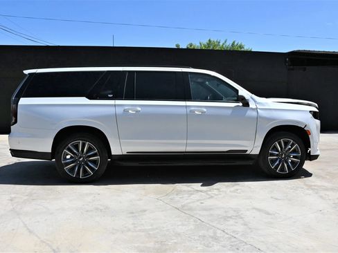 Used 2021 Cadillac Escalade ESV Sport AWD/4WD image 7