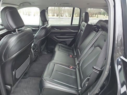 Used 2023 Jeep Grand Cherokee Limited image 19