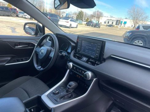 Used 2022 Toyota RAV4 XLE image 9