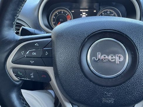 Used 2016 Jeep Cherokee Limited image 19