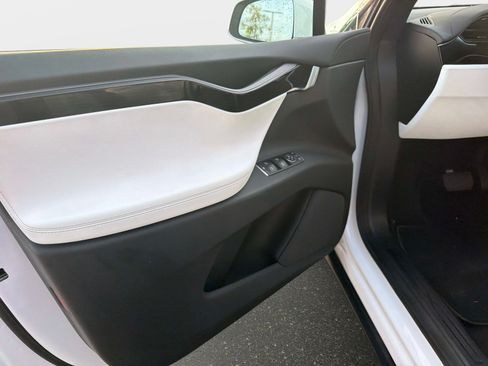 Used 2020 Tesla Model X Long Range AWD/4WD image 17