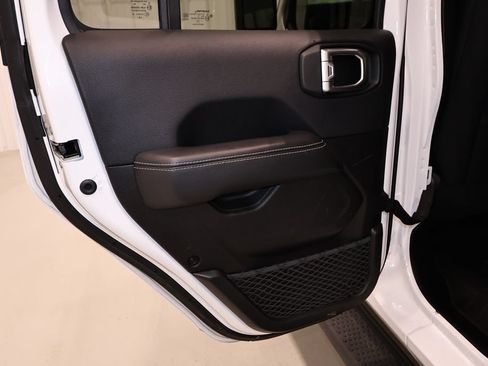 Used 2019 Jeep Wrangler Unlimited Sahara w/ Uconnect 4C Nav & Sound Group AWD/4WD image 13