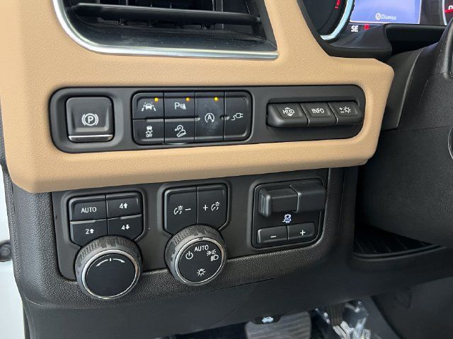 Used 2021 Chevrolet Tahoe Premier w/ Premium Package AWD/4WD image 27