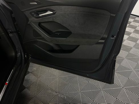 Used 2025 Audi SQ6 e-tron Prestige w/ Black Edition One image 32