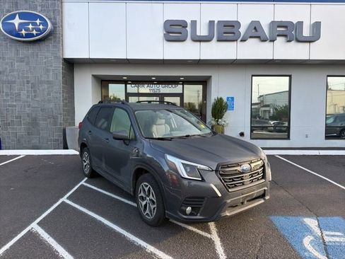 Used 2023 Subaru Forester Premium AWD/4WD image 1