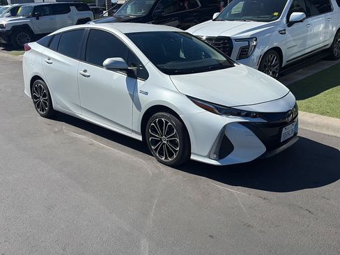 Used 2022 Toyota Prius Prime XLE FWD image 1