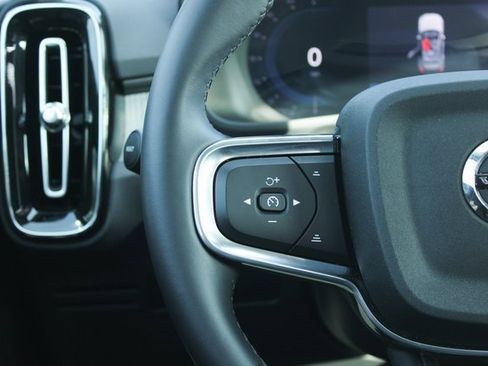 Used 2025 Volvo XC40 B5 Core image 27