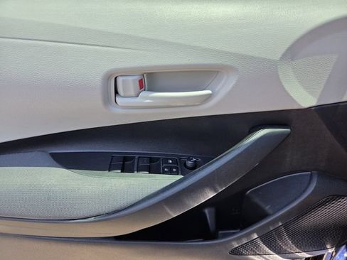 Used 2022 Toyota Corolla LE FWD image 17