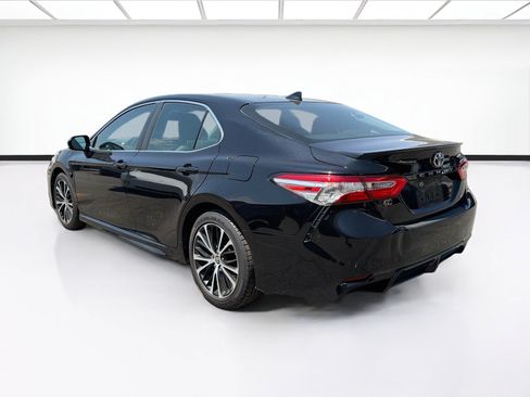 Used 2020 Toyota Camry SE FWD image 6