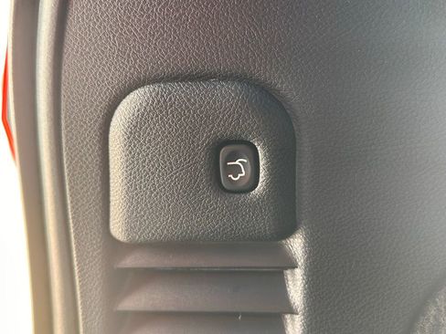 Used 2019 Jeep Grand Cherokee Altitude image 16