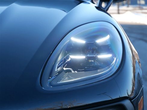 Certified 2025 Porsche Macan image 6