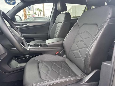 Used 2025 Volkswagen Atlas Cross Sport SE FWD image 15
