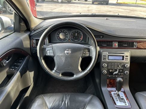 Used 2008 Volvo V70 FWD image 13