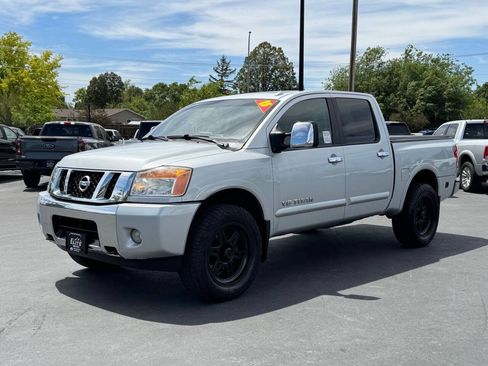 Used 2013 Nissan Titan SL AWD/4WD image 12