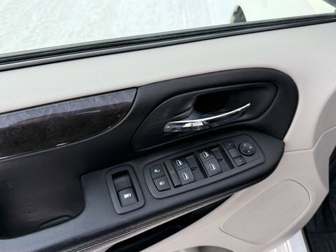 Used 2017 Dodge Grand Caravan SE w/ Power Window Group image 11