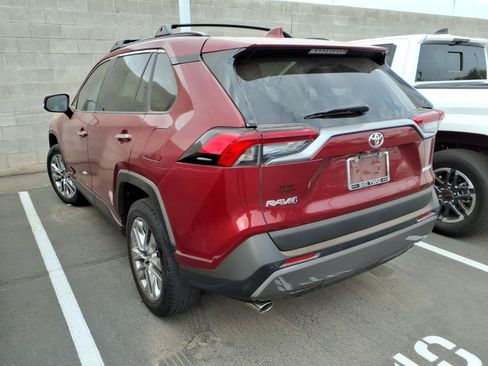 Used 2019 Toyota RAV4 Limited w/ Cold Weather Package FWD image 3