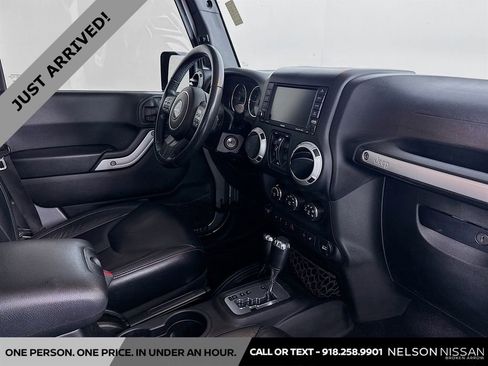 Used 2017 Jeep Wrangler Unlimited Rubicon w/ Connectivity Group AWD/4WD image 25