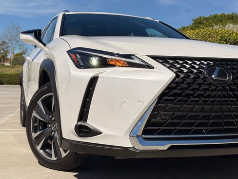 Certified 2024 Lexus UX 250h FWD image 7