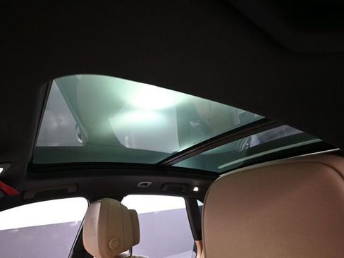 Used 2022 Porsche Macan Base image 27