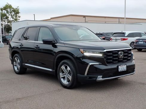 Certified 2024 Honda Pilot EX-L image 3
