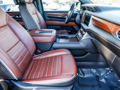 Used 2024 GMC Yukon XL Denali Ultimate image 17