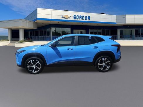 Used 2024 Chevrolet Trax RS FWD image 2