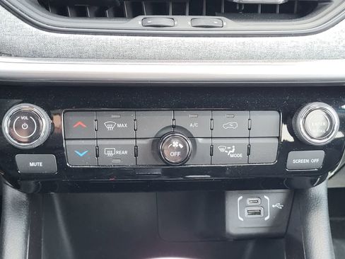 Used 2025 Jeep Compass Sport image 20