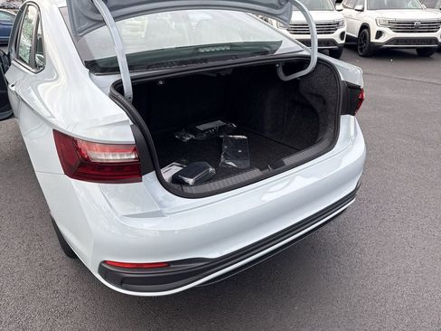 New 2026 Volkswagen Jetta SE FWD image 41
