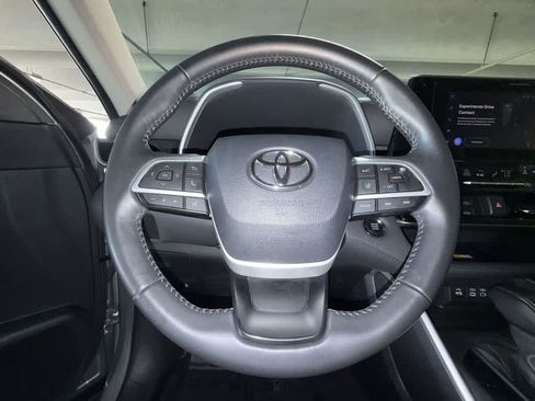Used 2023 Toyota Highlander XLE FWD image 15