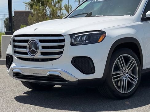 Used 2025 Mercedes-Benz GLS 450 4MATIC image 3