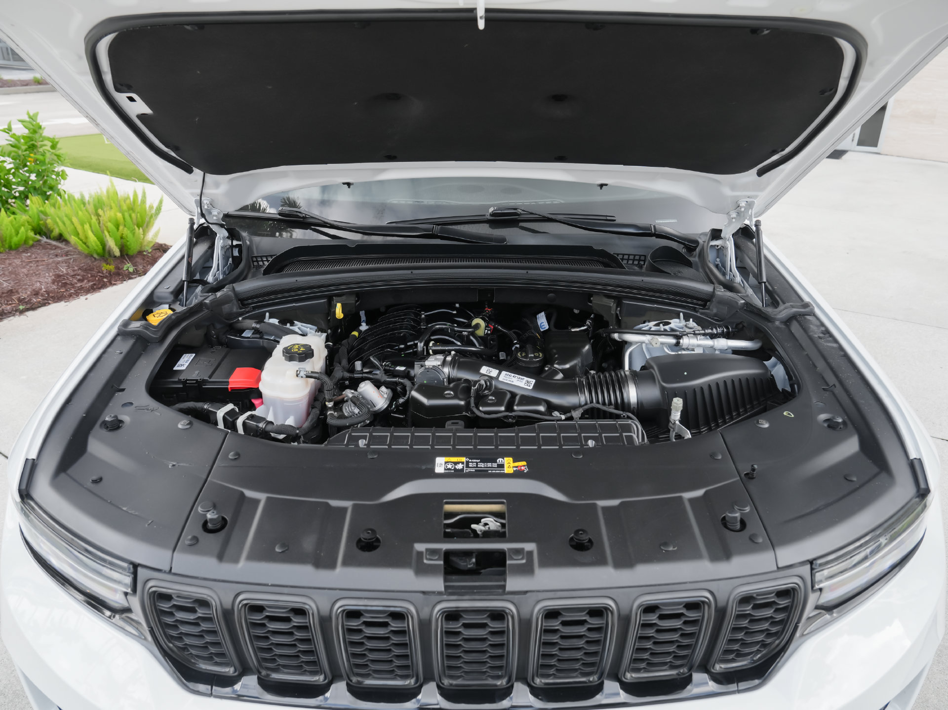 Used 2023 Jeep Grand Cherokee Altitude AWD/4WD image 42