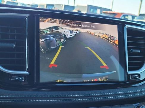 Used 2023 Chrysler Pacifica Limited image 10