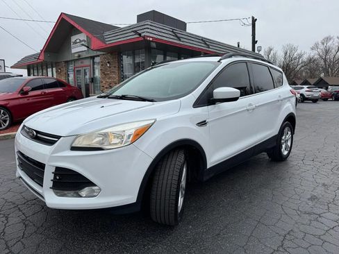Used 2016 Ford Escape SE w/ Equipment Group 201A FWD image 3