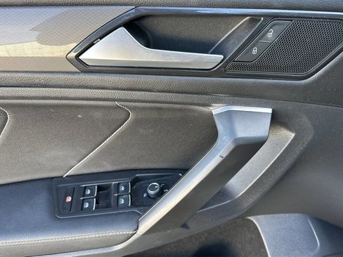 Used 2022 Volkswagen Tiguan SE image 11