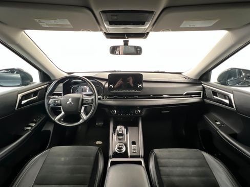 Used 2024 Mitsubishi Outlander FWD image 9