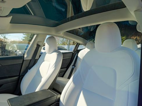 Used 2023 Tesla Model 3 Standard Range image 21