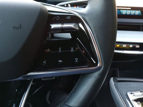 Used 2025 Cadillac Optiq Luxury 2 w/ LPO, Floor Liner Package image 23