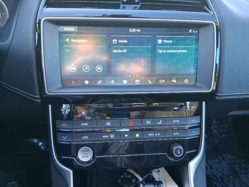 Used 2018 Jaguar XE R-Sport image 21